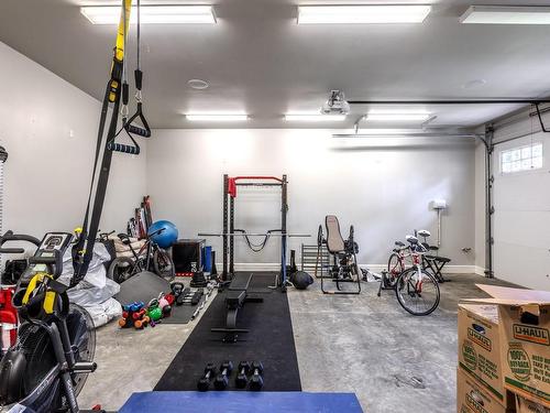 4041 Palmetto Pl, Saanich, BC - Indoor Photo Showing Garage