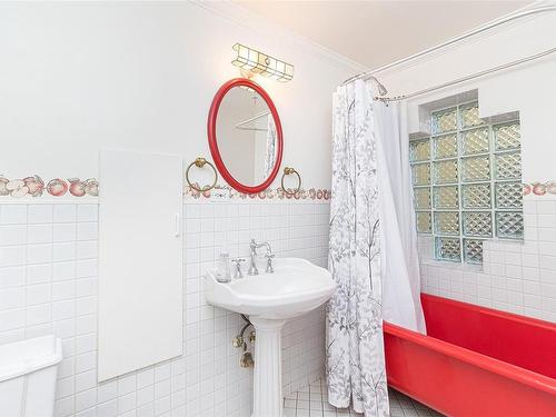 3546 Redwood Ave, Oak Bay, BC - Indoor Photo Showing Bathroom