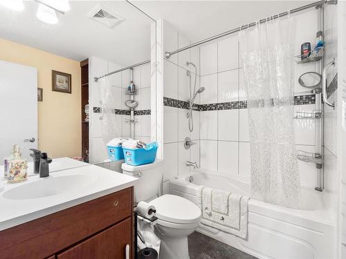626 Haliburton St, Nanaimo, BC - Indoor Photo Showing Bathroom