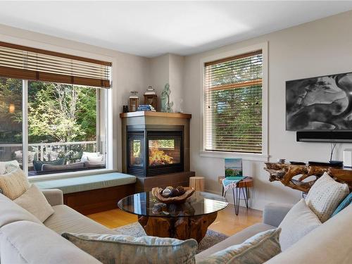 25-1059 Tanglewood Pl, Parksville, BC - Indoor Photo Showing Living Room With Fireplace