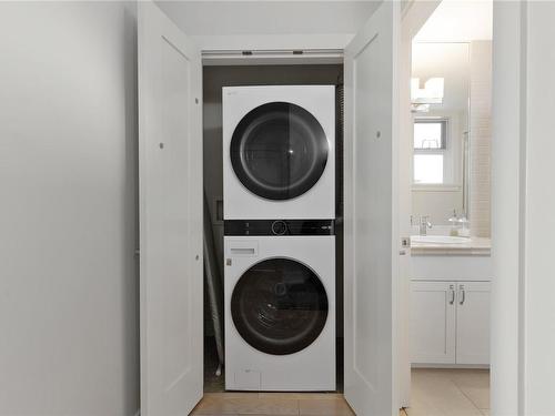 25-1059 Tanglewood Pl, Parksville, BC - Indoor Photo Showing Laundry Room