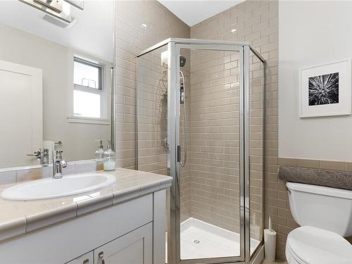 25-1059 Tanglewood Pl, Parksville, BC - Indoor Photo Showing Bathroom