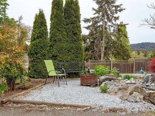 4080 Holland Ave, Saanich, BC - Outdoor