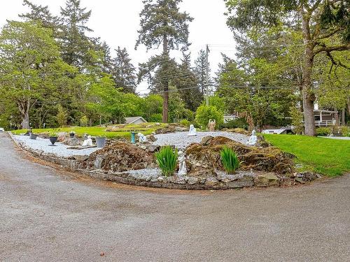 4080 Holland Ave, Saanich, BC - Outdoor