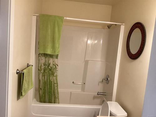 2723 Maryport Ave, Cumberland, BC - Indoor Photo Showing Bathroom
