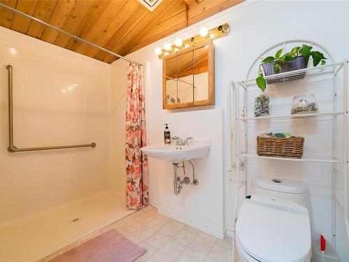 1397 Pilot Way, Nanoose Bay, BC - Indoor Photo Showing Bathroom