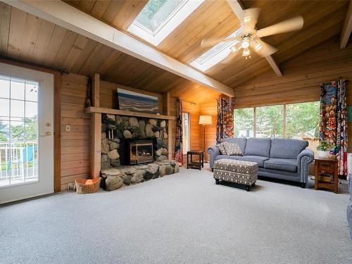 1397 Pilot Way, Nanoose Bay, BC - Indoor Photo Showing Living Room With Fireplace
