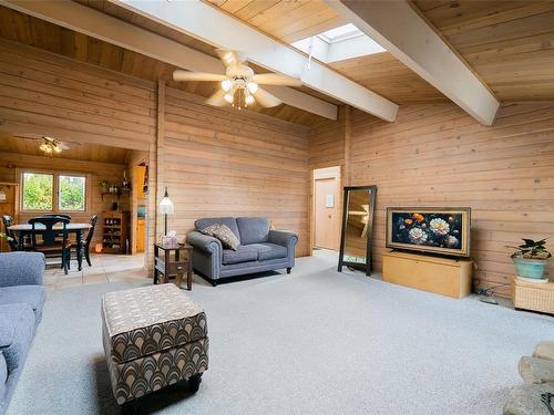 1397 Pilot Way, Nanoose Bay, BC - Indoor Photo Showing Living Room