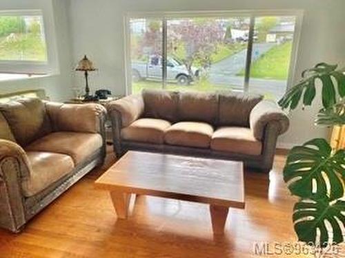 1250 Marine Dr Nw, Port Alice, BC - Indoor Photo Showing Living Room