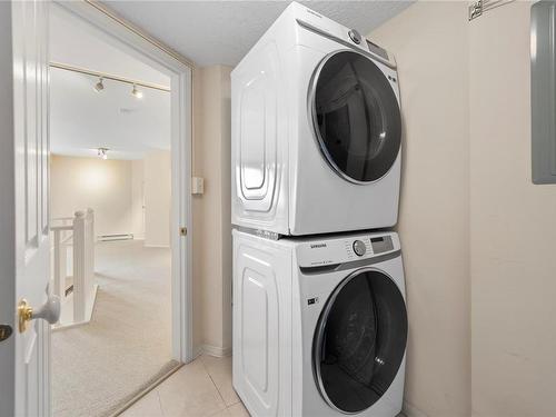 2602-154 Promenade Dr, Nanaimo, BC - Indoor Photo Showing Laundry Room