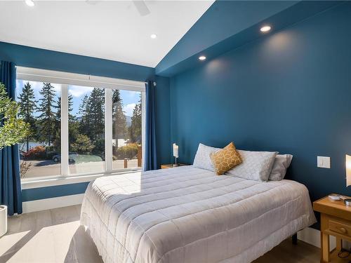 7337 Lakefront Pl, Lake Cowichan, BC - Indoor Photo Showing Bedroom