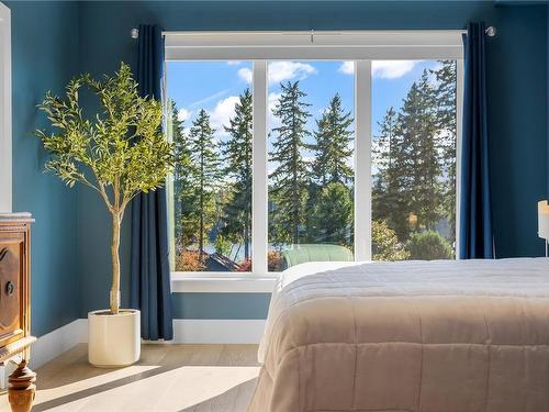7337 Lakefront Pl, Lake Cowichan, BC - Indoor Photo Showing Bedroom