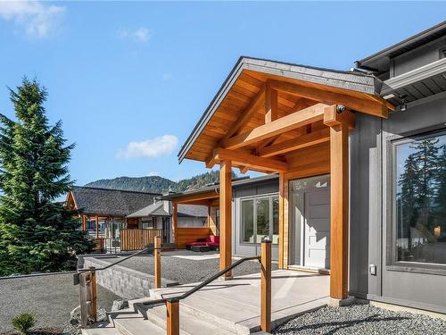 7337 Lakefront Pl, Lake Cowichan, BC - Outdoor With Exterior