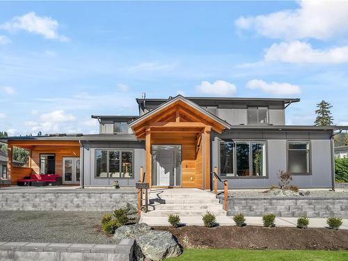 7337 Lakefront Pl, Lake Cowichan, BC - Outdoor With Facade