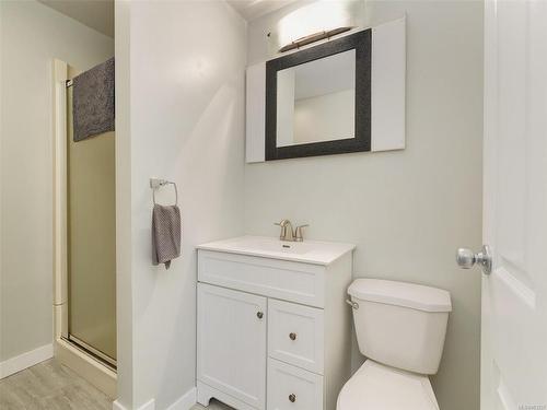 6967 Grant Rd West, Sooke, BC - Indoor Photo Showing Bathroom