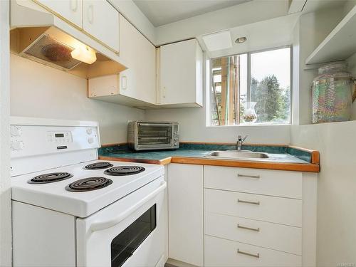 6967 Grant Rd West, Sooke, BC - Indoor Photo Showing Kitchen