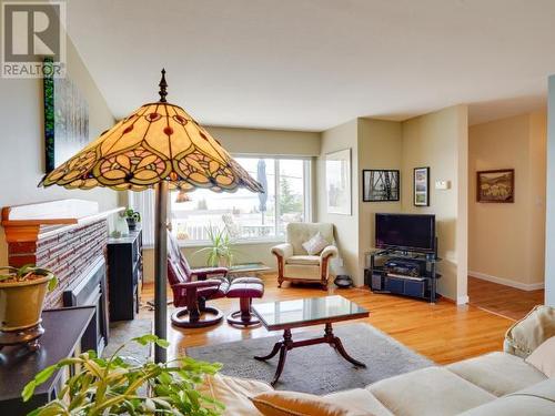 4045 Joyce Ave, Powell River, BC - Indoor Photo Showing Dining Room