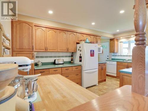 4045 Joyce Ave, Powell River, BC - Indoor Photo Showing Kitchen