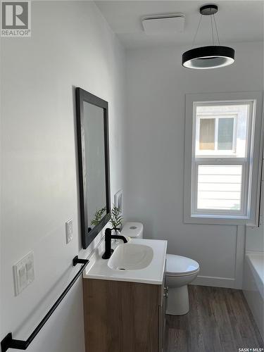 455 S Avenue S, Saskatoon, SK - Indoor Photo Showing Bathroom