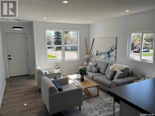 455 S Avenue S, Saskatoon, SK - Indoor Photo Showing Living Room