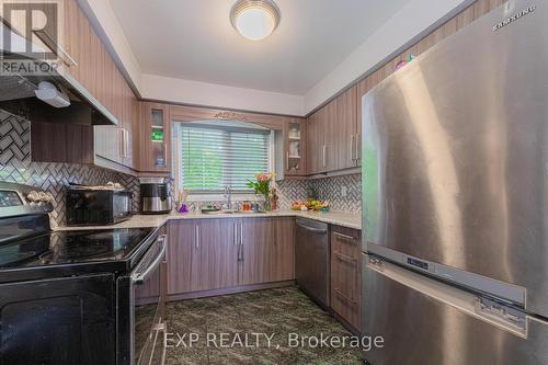 85 - 100 Brickyard Way, Brampton (Brampton North), ON - Indoor Photo Showing Kitchen