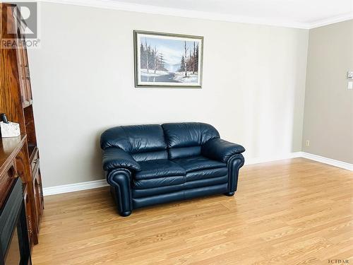 60 Hellen Ave, Timmins, ON - Indoor Photo Showing Living Room