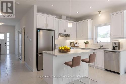 71 Beachwalk Crescent, Fort Erie, ON - Indoor Photo Showing Kitchen With Upgraded Kitchen