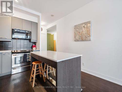 223 - 9471 Yonge Street, Richmond Hill, ON - Indoor Photo Showing Kitchen With Upgraded Kitchen