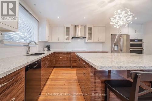 1730 Sunningdale Bend, Mississauga, ON - Indoor Photo Showing Kitchen With Upgraded Kitchen