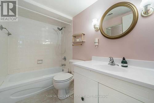 1730 Sunningdale Bend, Mississauga, ON - Indoor Photo Showing Bathroom