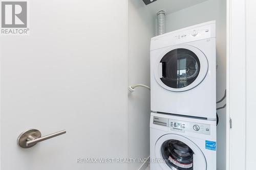 504 - 106 Dovercourt Road, Toronto, ON - Indoor Photo Showing Laundry Room