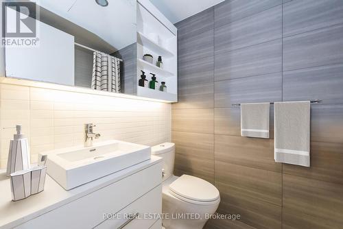 903 - 32 Trolley Crescent, Toronto, ON - Indoor Photo Showing Bathroom