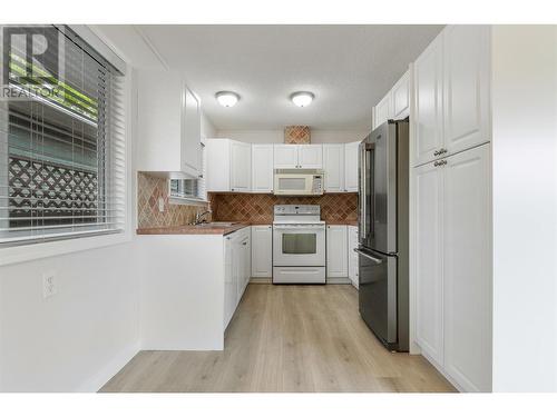 456 Nelson Avenue, Penticton, BC - Indoor Photo Showing Kitchen