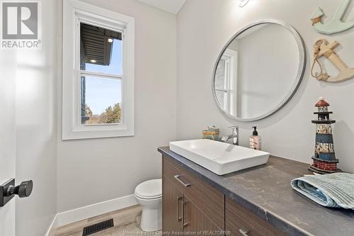 240 Road 7 East, Kingsville, ON - Indoor Photo Showing Bathroom