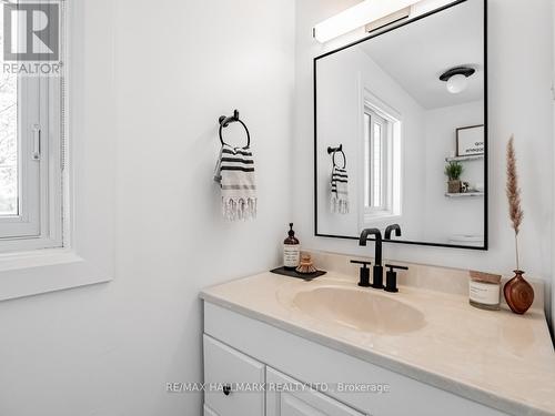 5763 Wellington Road 86, Guelph/Eramosa, ON - Indoor Photo Showing Bathroom