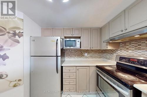 315 - 160 Wellington Street E, Aurora, ON - Indoor Photo Showing Kitchen With Stainless Steel Kitchen