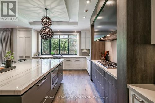 108 Mason Boulevard, Toronto, ON - Indoor Photo Showing Kitchen With Upgraded Kitchen