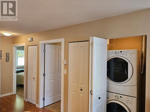 601 9Th Street Unit# 6, Keremeos, BC - Indoor Photo Showing Laundry Room