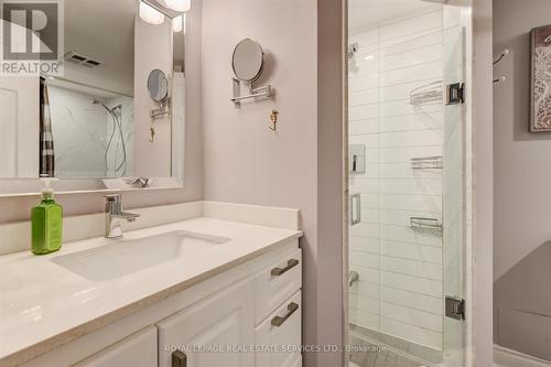 1105 - 700 Constellation Drive, Mississauga, ON - Indoor Photo Showing Bathroom