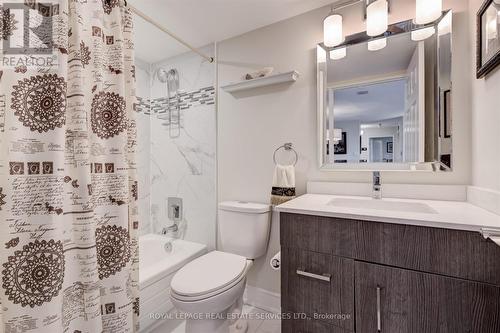 1105 - 700 Constellation Drive, Mississauga, ON - Indoor Photo Showing Bathroom