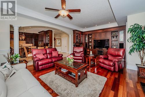 372 River Oak Place, Waterloo, ON - Indoor Photo Showing Living Room