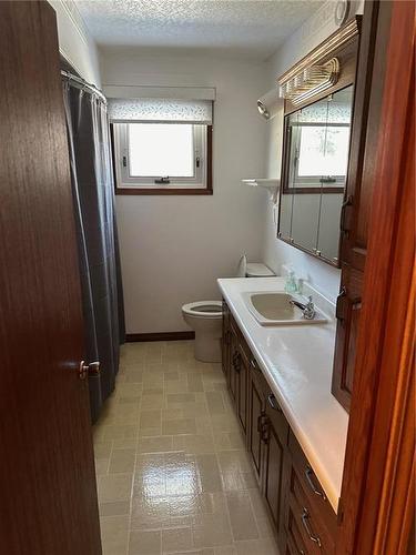 Swan River, Manitoba - Indoor Photo Showing Bathroom