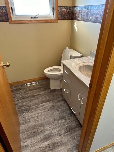 Swan River, Manitoba - Indoor Photo Showing Bathroom