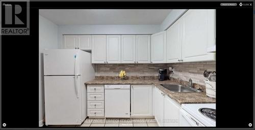 75 - 215 Milestone Crescent, Aurora, ON - Indoor Photo Showing Kitchen