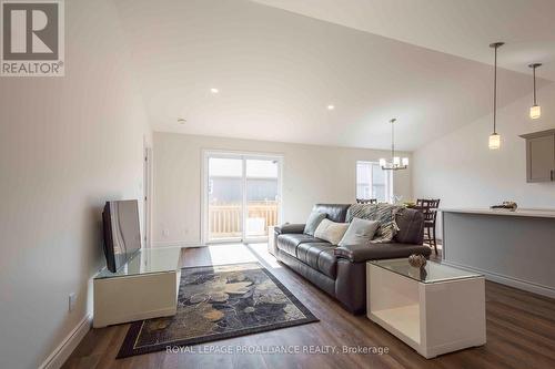 70 Stirling Crescent, Prince Edward County (Picton), ON - Indoor Photo Showing Living Room