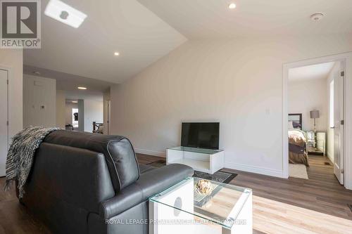 70 Stirling Crescent, Prince Edward County, ON - Indoor Photo Showing Living Room