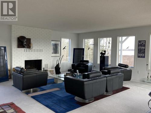 11722 Sinkut Creek Road, Vanderhoof, BC - Indoor Photo Showing Living Room