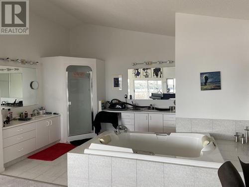 11722 Sinkut Creek Road, Vanderhoof, BC - Indoor Photo Showing Bathroom