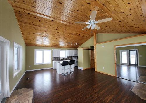 105 Mcnaughton Avenue, Brookdale, MB - Indoor