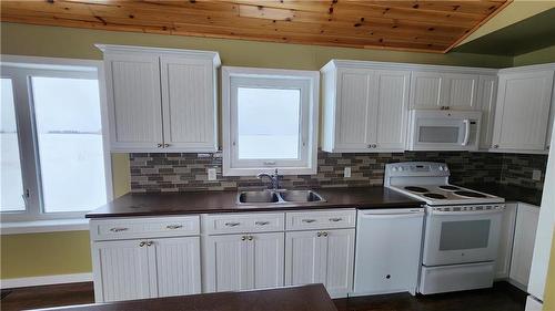 105 Mcnaughton Avenue, Brookdale, MB - Indoor Photo Showing Kitchen With Double Sink